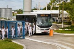 Auxiliar de Produção Com Salário R$ 2.600 + Rota + Alimentação +&nbsp; Seguro de Vida